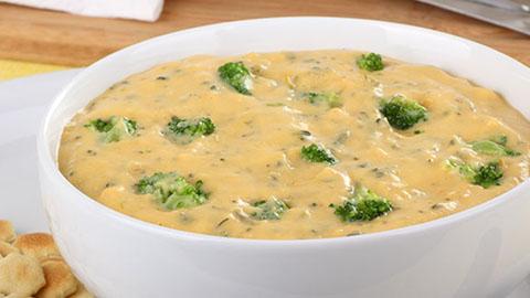 Puré de queijo Cheddar e brócolos: Receitas com Enfamil 3 para crianças de 1 a 3 anos