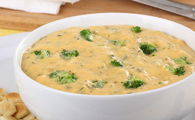 Puré de queijo Cheddar e brócolos: Receitas com Enfamil 3 para crianças de 1 a 3 anos